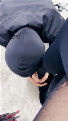 【兜兜】黑丝恋足舔美腿 JS241027-8