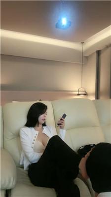 【黛樱】下跪伺候恋足舔 JS241028-35