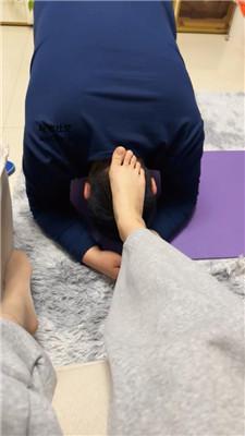 【埋汰】肉丝脚踩虐家奴 JS241031-9