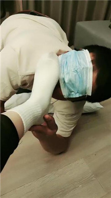 【美容院】夜跑后超臭白棉袜气味辱/强制闻鞋 JS241103-11