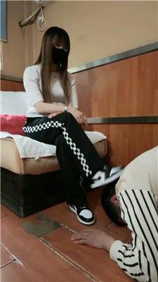 【刘二狗】揪耳朵耳光/舔AJ鞋白船袜/坐脸踩踏 bf46770