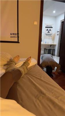 【凉子】漂亮姐姐玉足踩踏喂食/圣水淋浴 bf46836