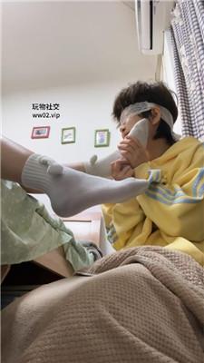 【cc大人】羞涩舔素人的臭脚丫 JS241112-27