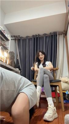 【不知名】脏鞋白袜踩虐/掐乳/转胯狗爬/强制闻鞋 bf49903