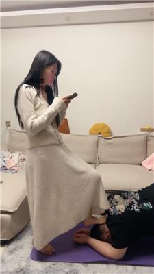 【埋汰】舞蹈老师玉足踩贱奴 bf47176