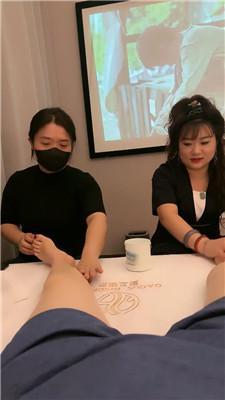 【辣姐】当着素人技师的面让母畜舔脚羞辱 JS241119-16