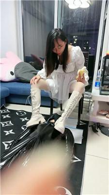 【桃子老师】脏长靴踩虐舔/强制重口喂食 bf47202