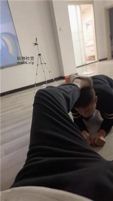 【艾斯】口水堵嘴鞭打/脚下喂食/发骚舔脚 JS241130-11