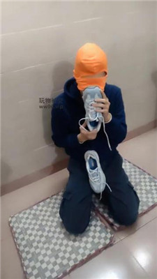 【奇了怪了】踢裆胯下羞辱/闻舔运动鞋白袜 bf47888