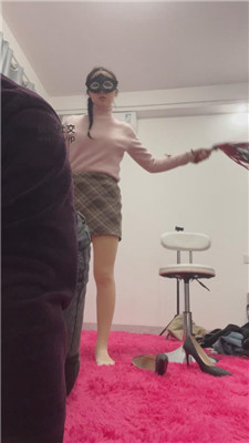 【姗姗】高跟肉丝脚踩踏虐乳    241213-6