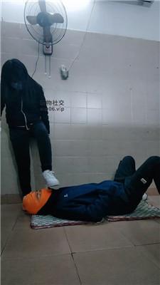 【奇了怪了】小白鞋原味白袜闻舔鞭打 JS241219-18