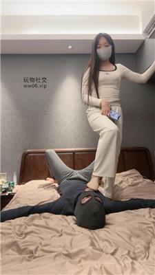 【猴歌】手捂腿绞窒息/肉丝脚踩踏 bf48443