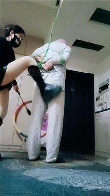 【魅尊】蜘蛛侠吊绑重度虐打狗继父 JS250117-48