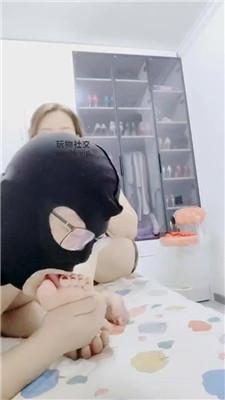 【李老师】沉浸式玉足狂舔/嘴叼鞋虐乳 JS250120-14