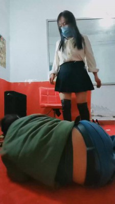 【沐颜】农村女王暴打踢踹夫奴【双视角版】 JS250122-32