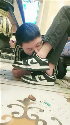 【文文文文】KTV-耐克低帮鞋+白袜气味辱 JS250206-12