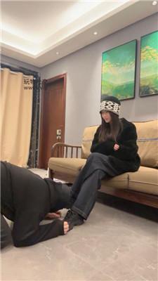 【素人挖掘机】狗链遛狗-黑鞋踩踏-玉足狂舔 bf50231