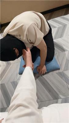【小凤梨】磕头求舔主人的脏臭脚 JS250214-20