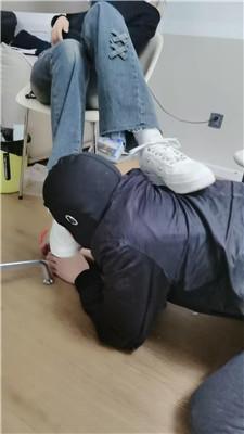 【文文文文】舔素人的小白鞋-踢踹踩 JS250227-7