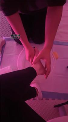 【千奈奈】镜前羞辱-下跪伺候沐足 JS250307-3