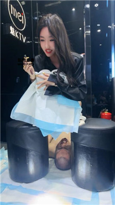 【凉子】圈内聚会-多女王美腿踩踏【四视角版】 bf51374