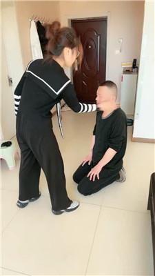 【锅盖子】耳光暴揍出轨男 JS250315-39