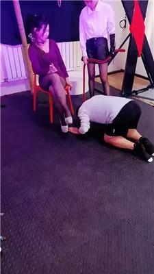 【九创】3S-黑丝女王轮流暴揍贱奴【双视角版】 JS250322-31