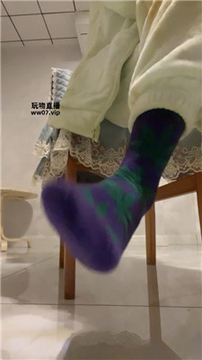 【萱萱子】两只脚炸    250409-29