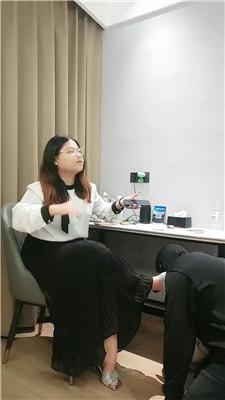 【东营青青】插嘴啃吃臭脚丫-吃烟灰 JS250413-12