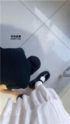 【郑州00后情侣】清理脏鞋白袜虐下跪奴 JS250416-6