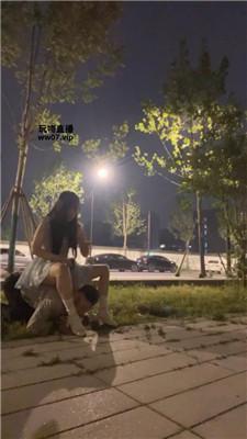 【婉纱】可爱学生主户外遛狗【双视角版】 bf52588