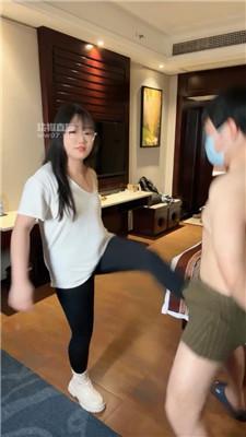 【小树】掐乳抽耳光-舔脏鞋白棉袜 JS250612-35