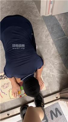 【想念牛奶冰】户外楼道-强迫舔脏鞋底 JS250704-44