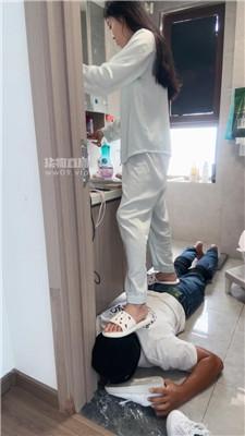 【兮皇】闻空军一号-踩踏-头压马桶 JS250718-7