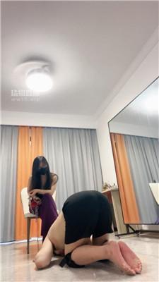 【南月女神】遛狗犬化-强迫舔脏鞋底 JS250803-13
