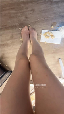 【希娜】丝足喂食    250811-13