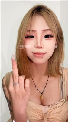 【妙妙】裸足贴屏辱骂    250821-14