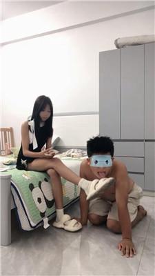 【怡怡】脏拖鞋白袜踩贱奴 bf56800