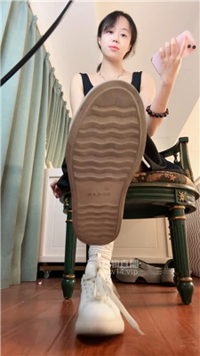 【奶豆包】滚到主人运动鞋下粗口羞辱    250828-24