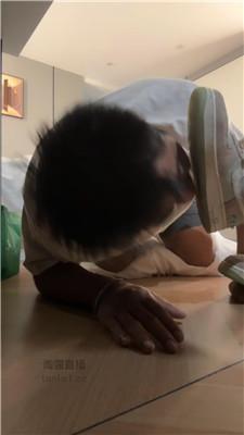 【橘子没熟】清理素人学生妹的脏鞋 JS250904-48