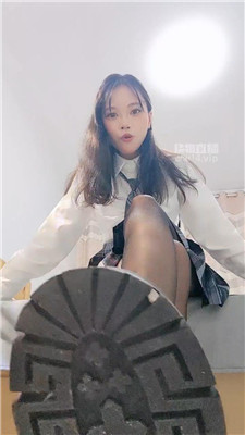 【诗诗】儿子与骚妈    250915-19