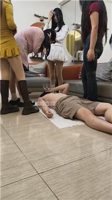 【兮皇】4S-强迫喂食呕吐物 JS250921-24