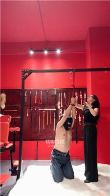 【白鸽老师】把狗吊起来虐 JS251013-36