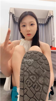 【困困】口水裸足炸    251012-6