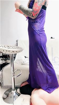 【乐主】网袜美腿踩踏-骑狗脖 JS251015-18