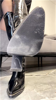 【酒鸽】开发鞋下奴吃黄金    251116-2