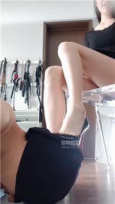 【苏州kk老师】沉浸式踩狗脸-赏赐圣水 JS251128-10