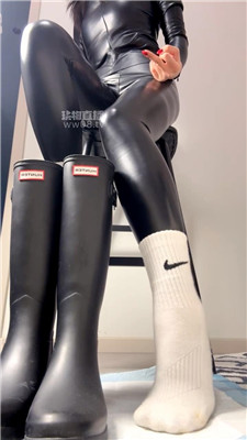 【夏夏】皮装胯下视角hunter靴子爆骂    251201-30