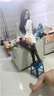 【蜜糖情侣】强迫绿奴伺候-赏赐洗脚水 JS251204-28