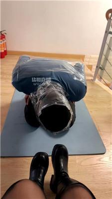 【百柔】黑丝塞嘴-保鲜膜窒息 JS251205-18